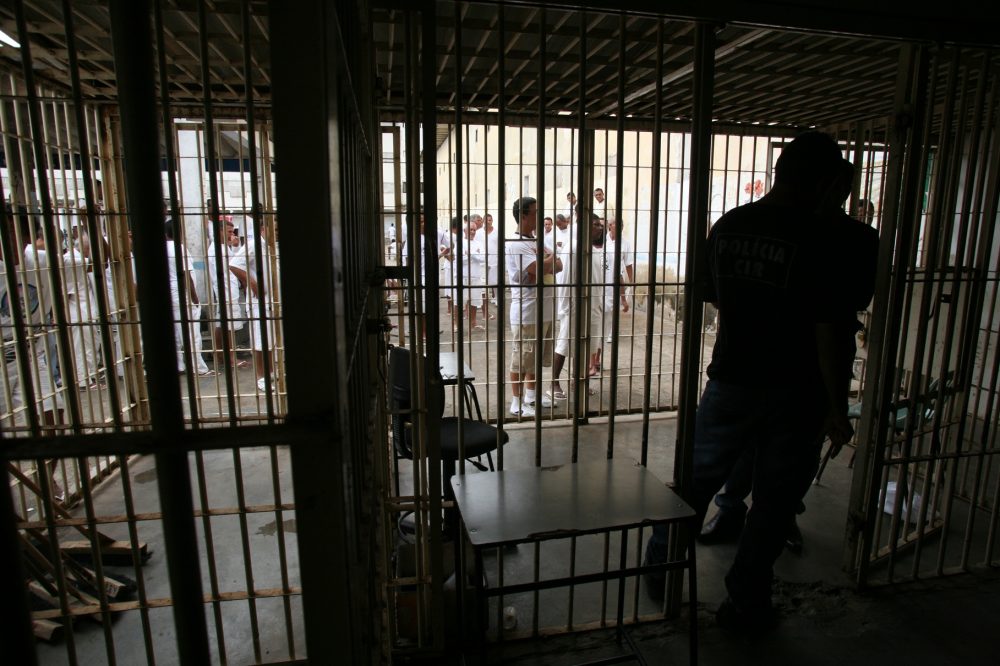 Confusão entre detentos termina com preso desacordado na Papuda