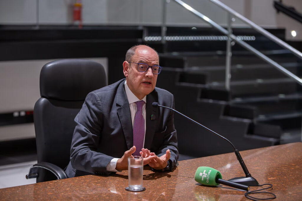 Governador interino do RJ exonera aliados de Castro e nomeia ex-integrante da gestão Paes