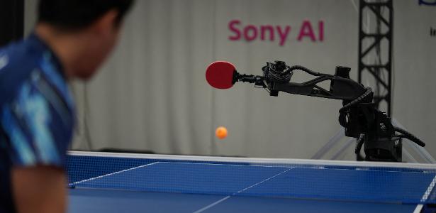 Robô jogador de pingue-pongue da Sony vence jogadores humanos