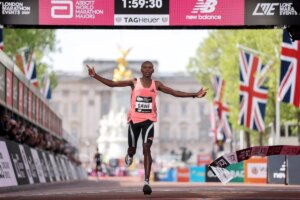 Maratona de Londres 2026: Sabastian Sawe faz melhor tempo da história