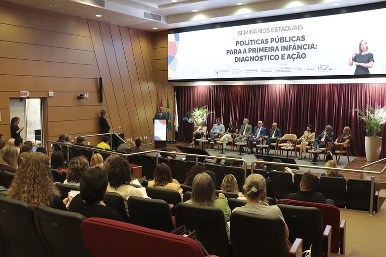 Seminário em Florianópolis debate políticas para primeira infância