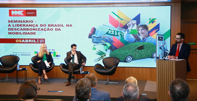 Brasil reforça liderança na descarbonização da mobilidade em seminário
