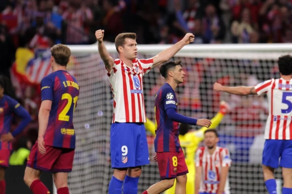 Barcelona quer atacante do Atlético de Madrid para vaga de Lewandowski