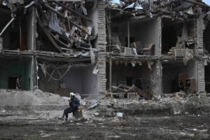 Drones ucranianos atingem refinaria de petróleo russa em Perm