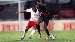 Na véspera do aniversário, Atlético perde de virada para o Náutico e segue sem vencer na Série B