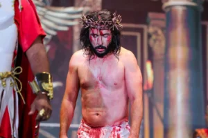 Paixão de Cristo em Goiânia recria Jerusalém com tecnologia