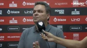 “Estão estragando a Série B”, critica Adson sobre horários dos jogos