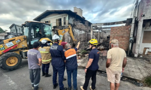 Bombeiros localizam quarta vítima de queda de avião em Capão da Canoa, RS