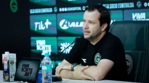 Invicto em clássicos pelo Goiás, Daniel Paulista descarta favoritismo contra o Atlético