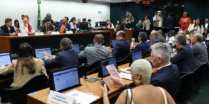 Escala 6x1: comissão especial se reúne para votar parecer do relator