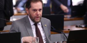 Senado adia votação da PEC que dá autonomia financeira a Banco Central