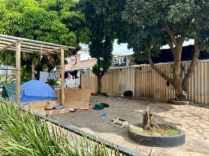 Moradores relatam insegurança com ocupação de pessoas em situação de rua em quadra de Águas Claras