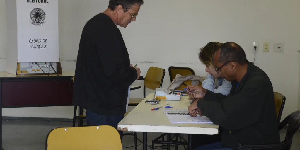 Eleitor pode se inscrever como mesário voluntário nas eleições de 2026