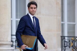 Ex-primeiro-ministro de Macron anuncia candidatura à presidência da França