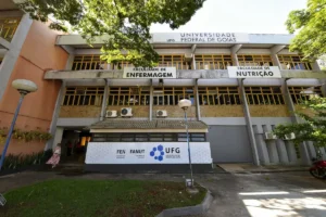 Professor da UFG é afastado após denúncias de assédio