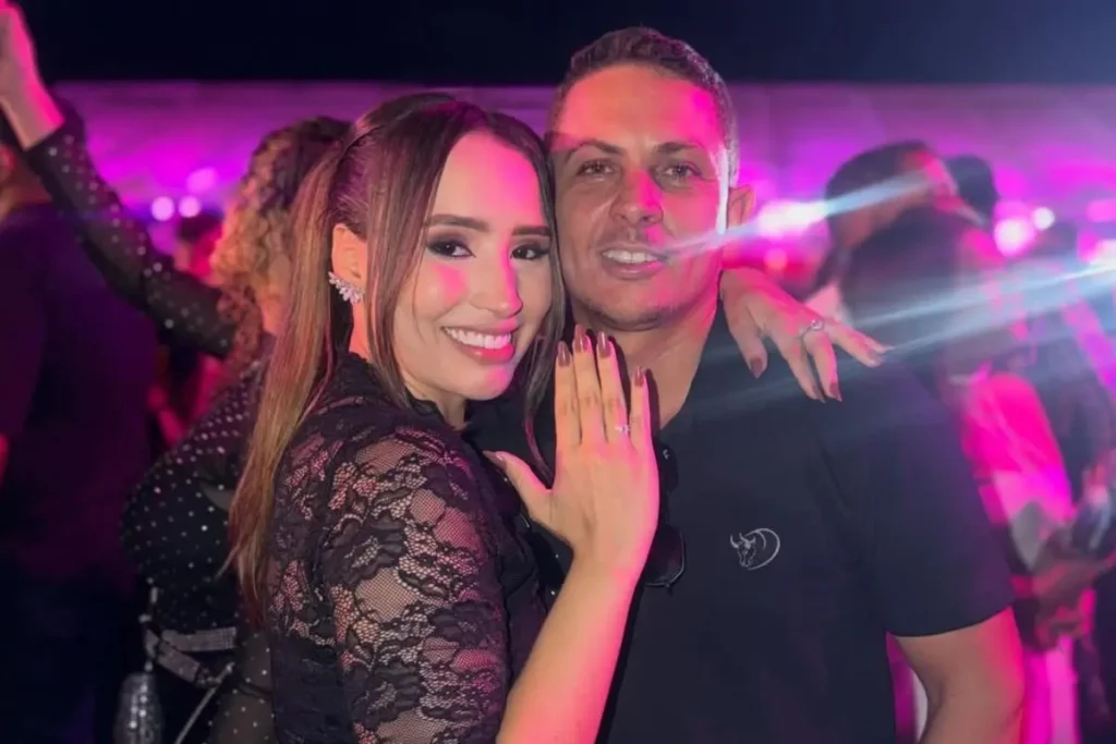 Influenciadora é pedida em casamento durante show em GO