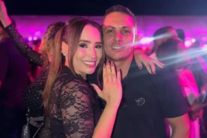 Influenciadora é pedida em casamento durante show em GO