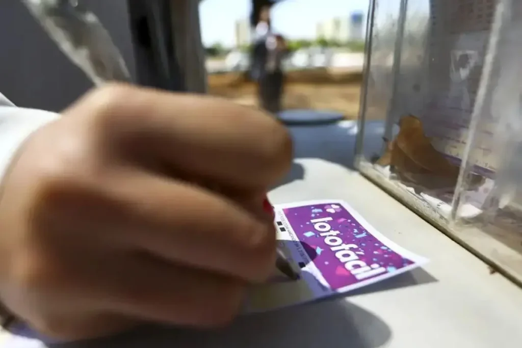 Lotofácil 3693: aposta de Nerópolis ganha R$ 351 mil