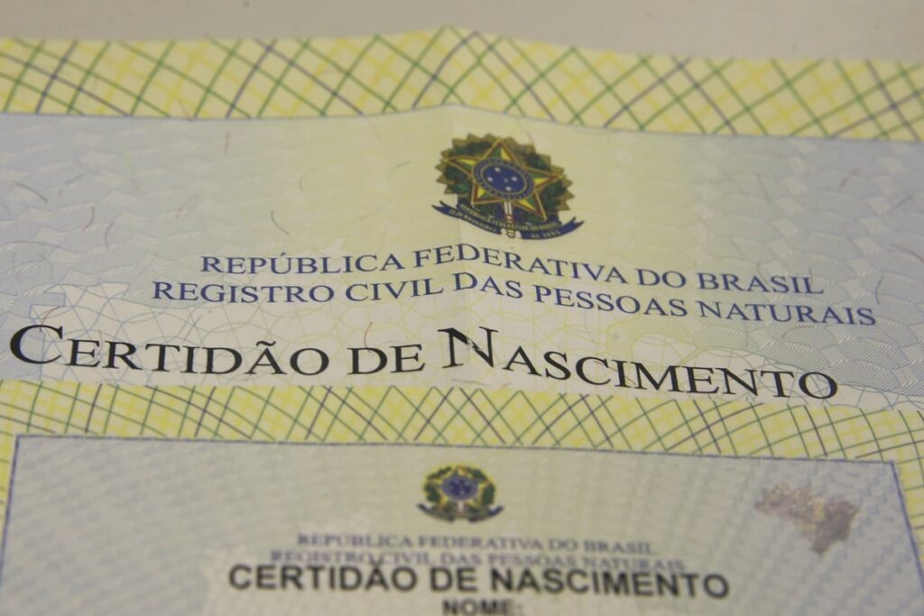 Brasil tem 1,7 milhão de crianças registradas sem pai