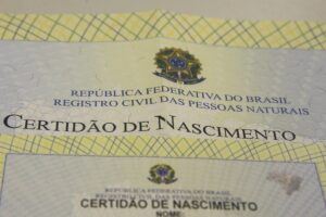 Brasil tem 1,7 milhão de crianças registradas sem pai