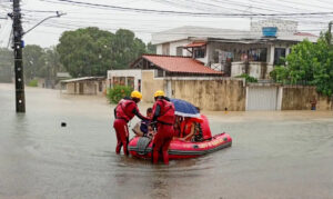 Chuvas em Pernambuco deslocam 9,4 mil pessoas e causam 6 mortes