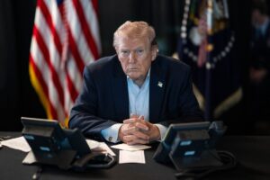 Trump evita dizer o que constitui violação do cessar-fogo com Irã e minimiza custos da gasolina