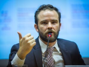 Ministro da Fazenda anuncia medidas contra alta de gasolina e etanol pela guerra no Oriente Médio