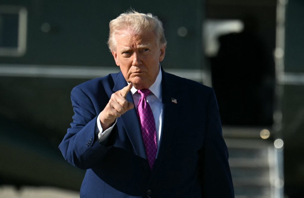 Trump aguarda resposta do Irã e ameaça ampliar medidas se Teerã rejeitar proposta dos EUA