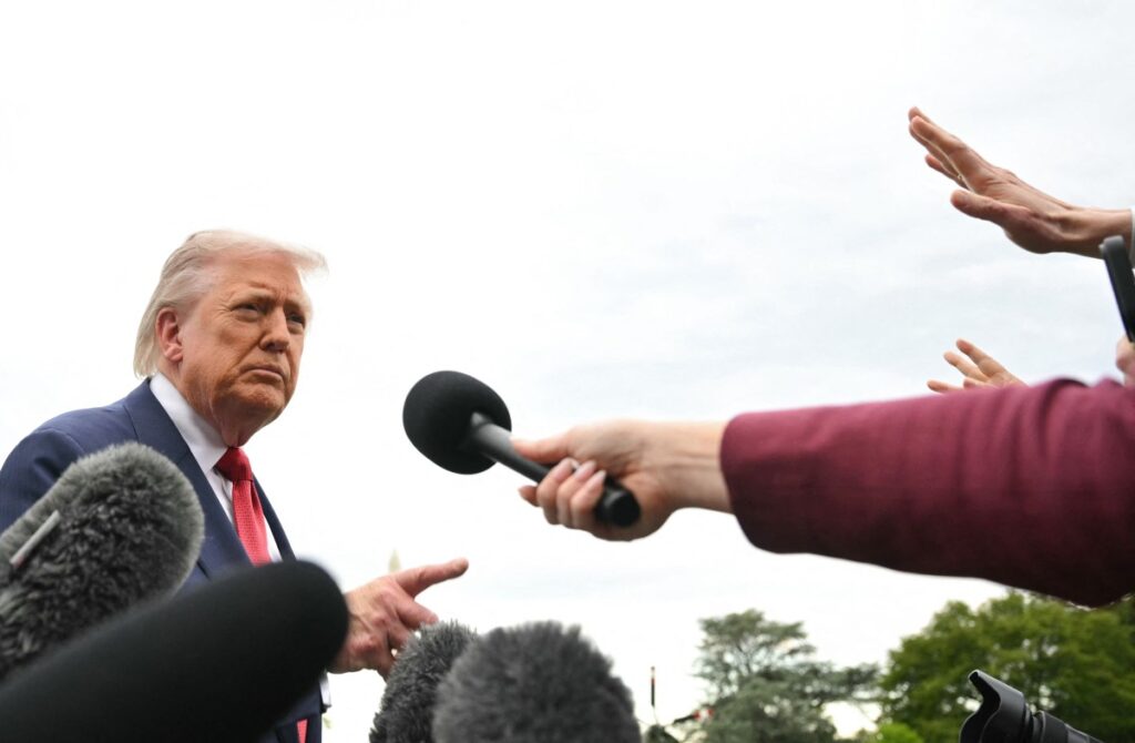 Trump chama repórter de ‘burra’ após pergunta sobre custo de salão de baile na Casa Branca