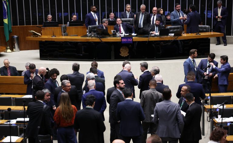 Fim da escala 6×1 deve ser votado na Câmara dos Deputados em 27 de maio