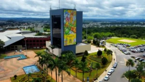 Imagem mostra fachada da Prefeitura de Goiânia