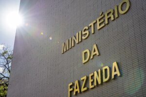 Fazenda mantém PIB de 2,3% em 2026 e eleva IPCA para 4,5%
