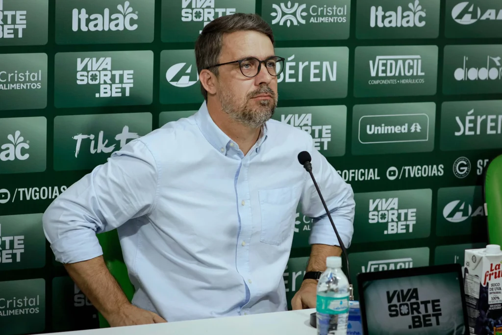 Diretor Michel Alves confirma atrasos de salários no Goiás: "resolver o quanto antes"