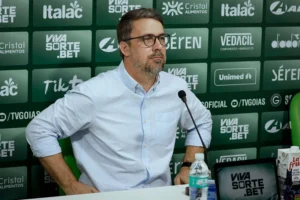 Diretor Michel Alves confirma atrasos de salários no Goiás: "resolver o quanto antes"