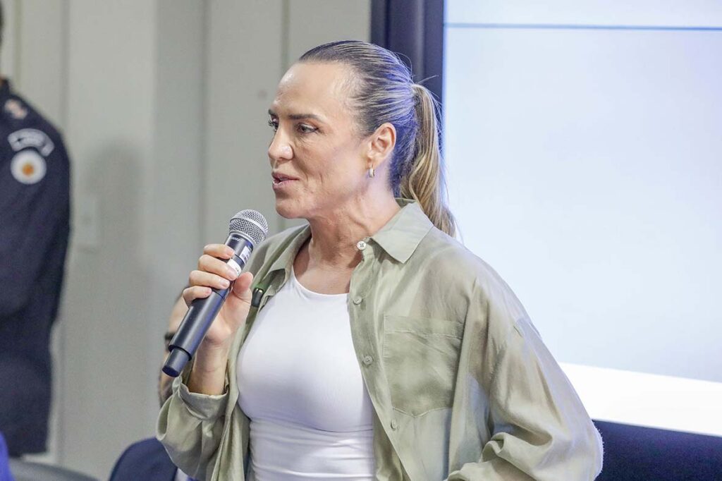 Celina Leão assina decreto de boas práticas agropecuárias no DF