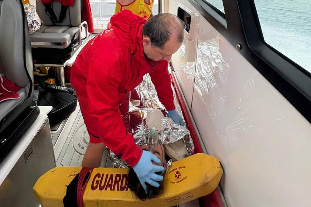Mulher é encontrada viva após passar dois dias à deriva em alto mar em Ilhabela (SP)