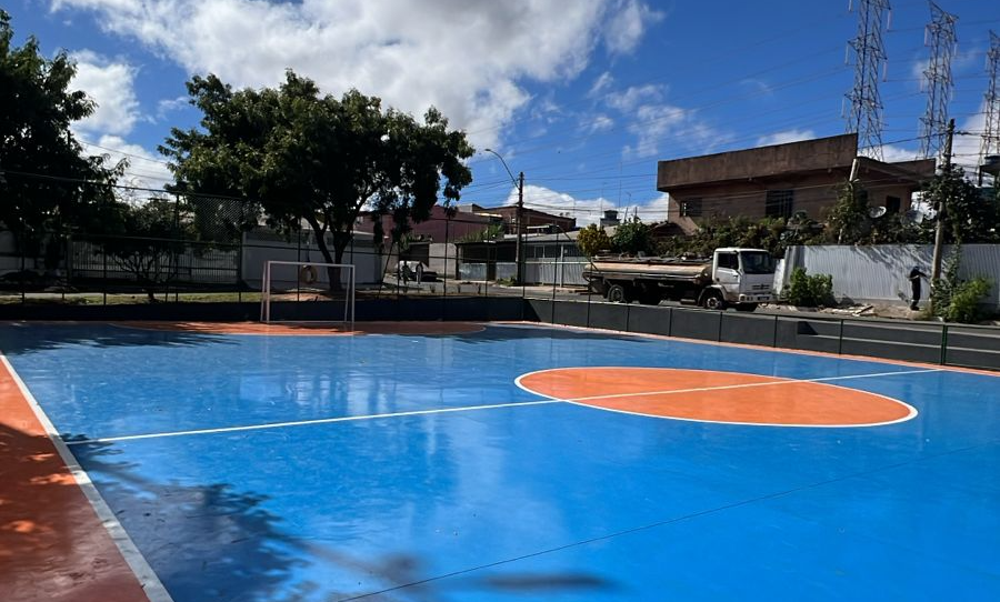 Reforma revitaliza quadra poliesportiva na QR 425 de Samambaia