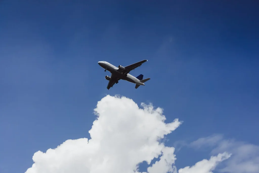 Avião atropela pessoa durante decolagem em aeroporto