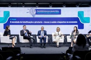 Debate em Brasília aborda pirataria e inovação em saúde via propriedade intelectual