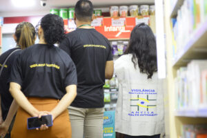Vigilância Sanitária fiscaliza farmácias e supermercados na Asa Sul