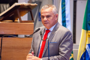 TJDFT mantém remoção de vídeo de deputado que acusa professora de rituais
