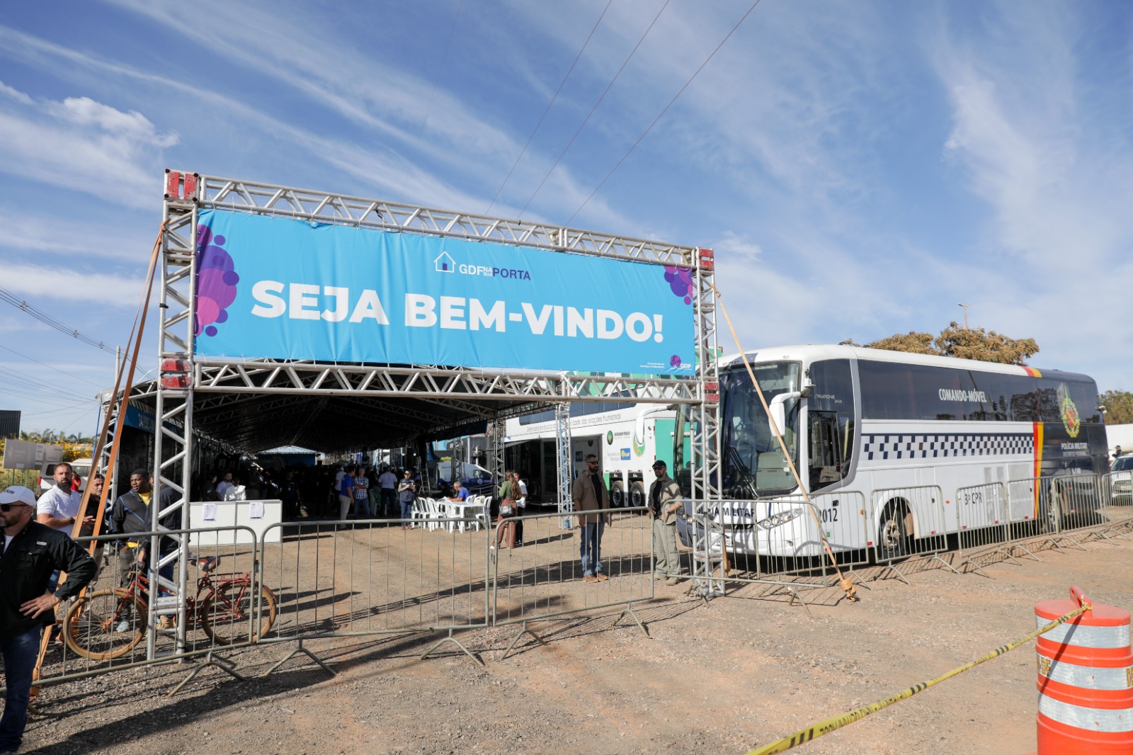 Celina Leão assina obras de UBS e pavimentação na 26 de Setembro