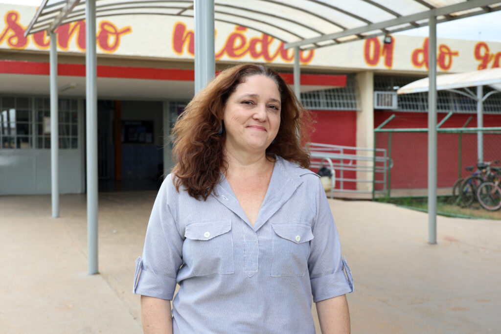 Ex-merendeira vira vice-diretora e inspira alunos no Gama