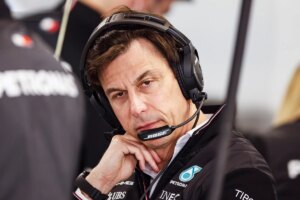 Toto Wolff provoca críticos do regulamento após corrida em Miami
