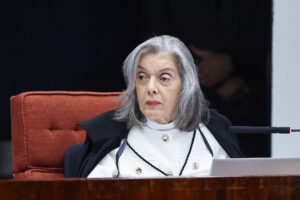 Cármen Lúcia vota contra mudanças na Lei da Ficha Limpa