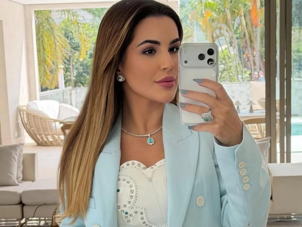 Deolane se recusa a fornecer a senha de seus celulares à polícia