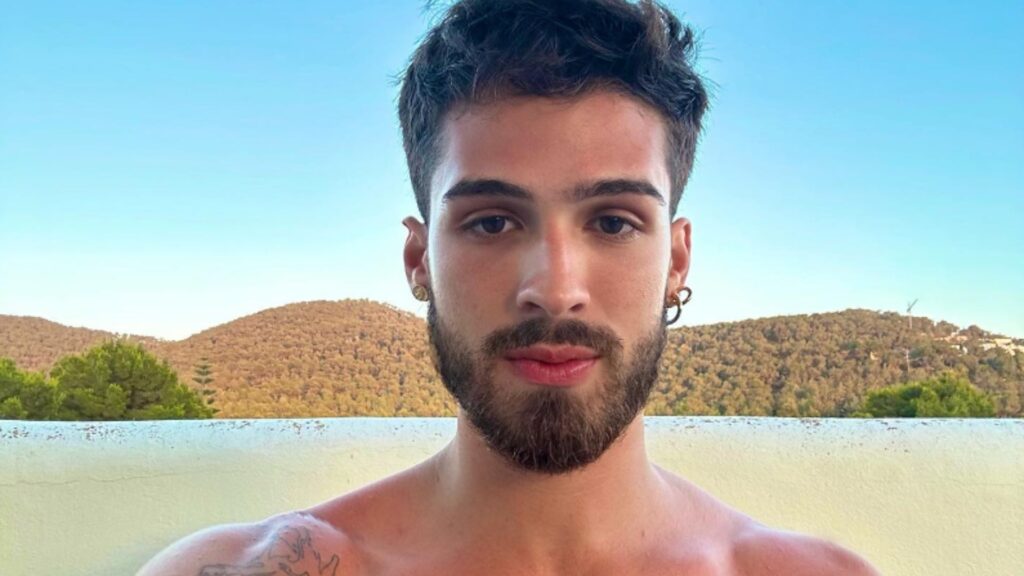 João Guilherme surge nu em cena de novo filme; vídeo