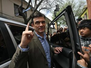 Presidente boliviano reduzirá seu salário pela metade em meio a protestos