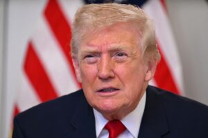 Trump pede que Irã aja com inteligência e chegue a um acordo