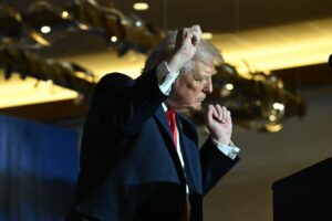 Juiz federal dos EUA recusa suspensão de ordem de Trump que limita votação por correio